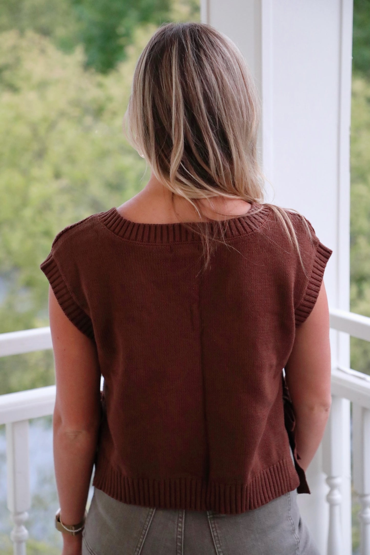 Sleeveless Cable Knit Bow Sweater