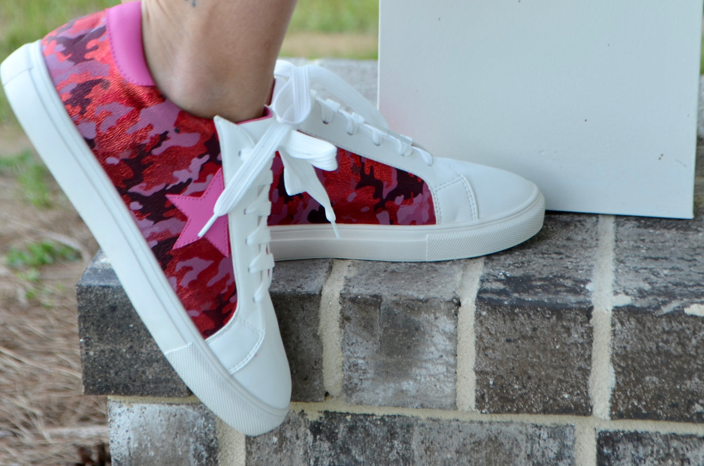 Pink Star Camouflage Sneakers
