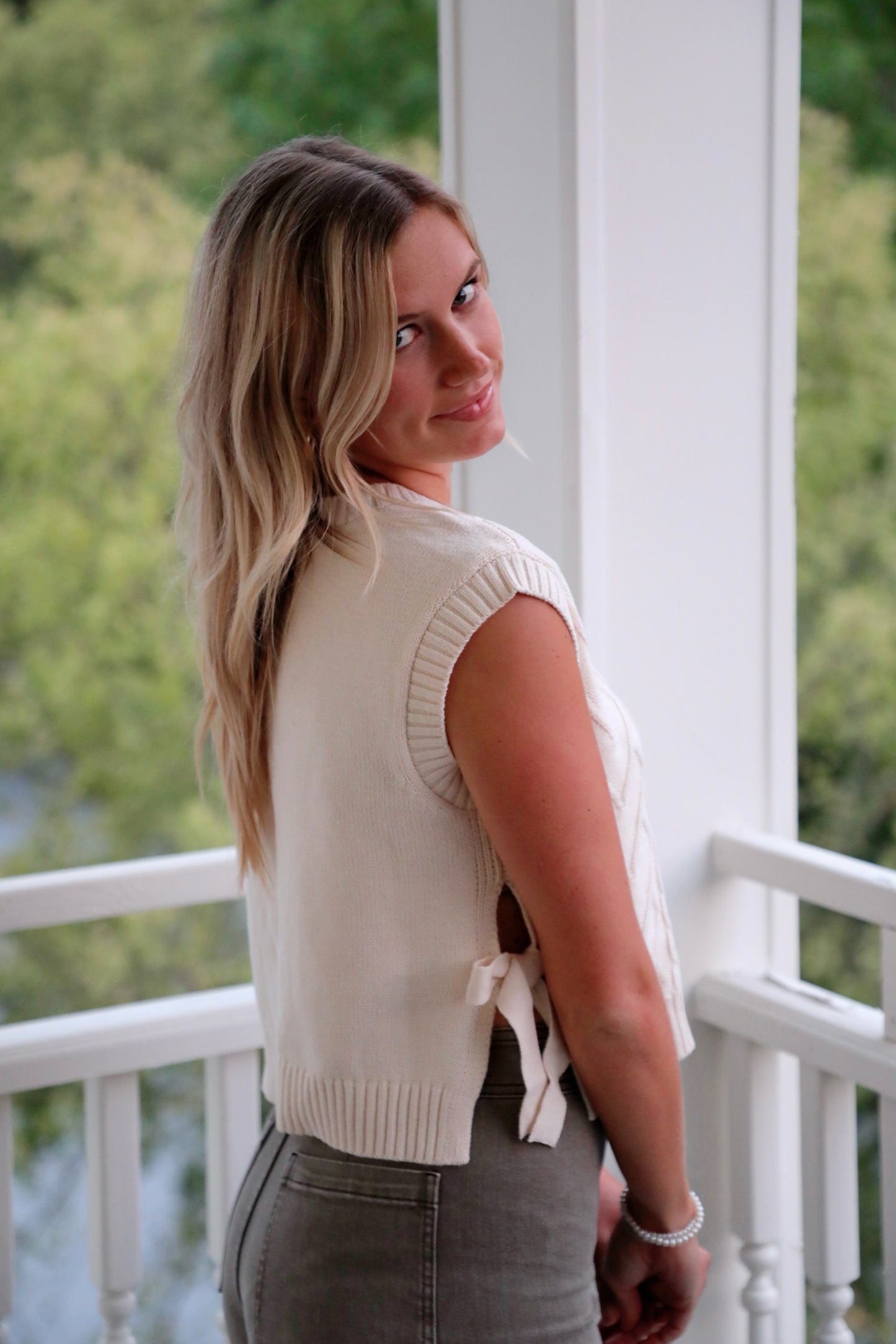 Sleeveless Cable Knit Bow Sweater