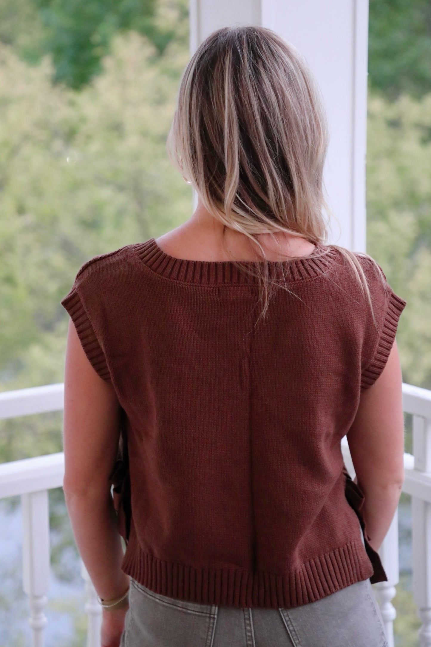 Sleeveless Cable Knit Bow Sweater