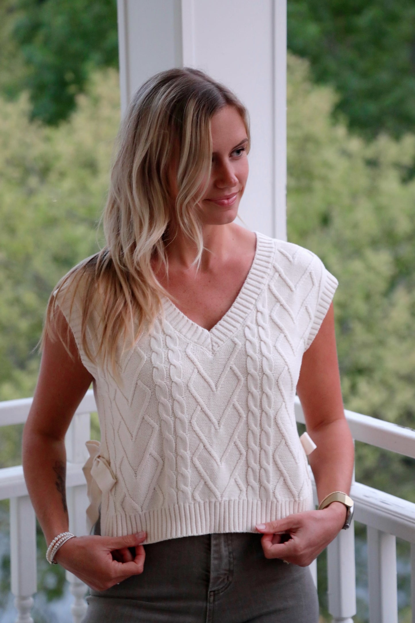 Sleeveless Cable Knit Bow Sweater